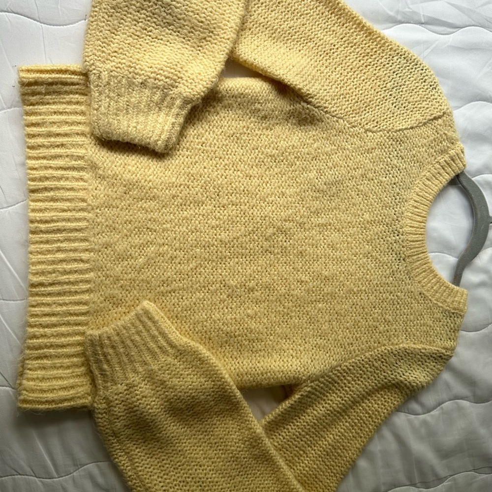 Abercrombie & Fitch Sweater